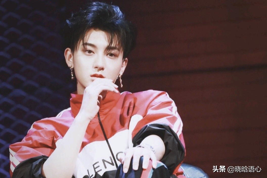 黄子韬八月曾为父亲祈福：褪去明星的光环，他也是一名普通的孝子