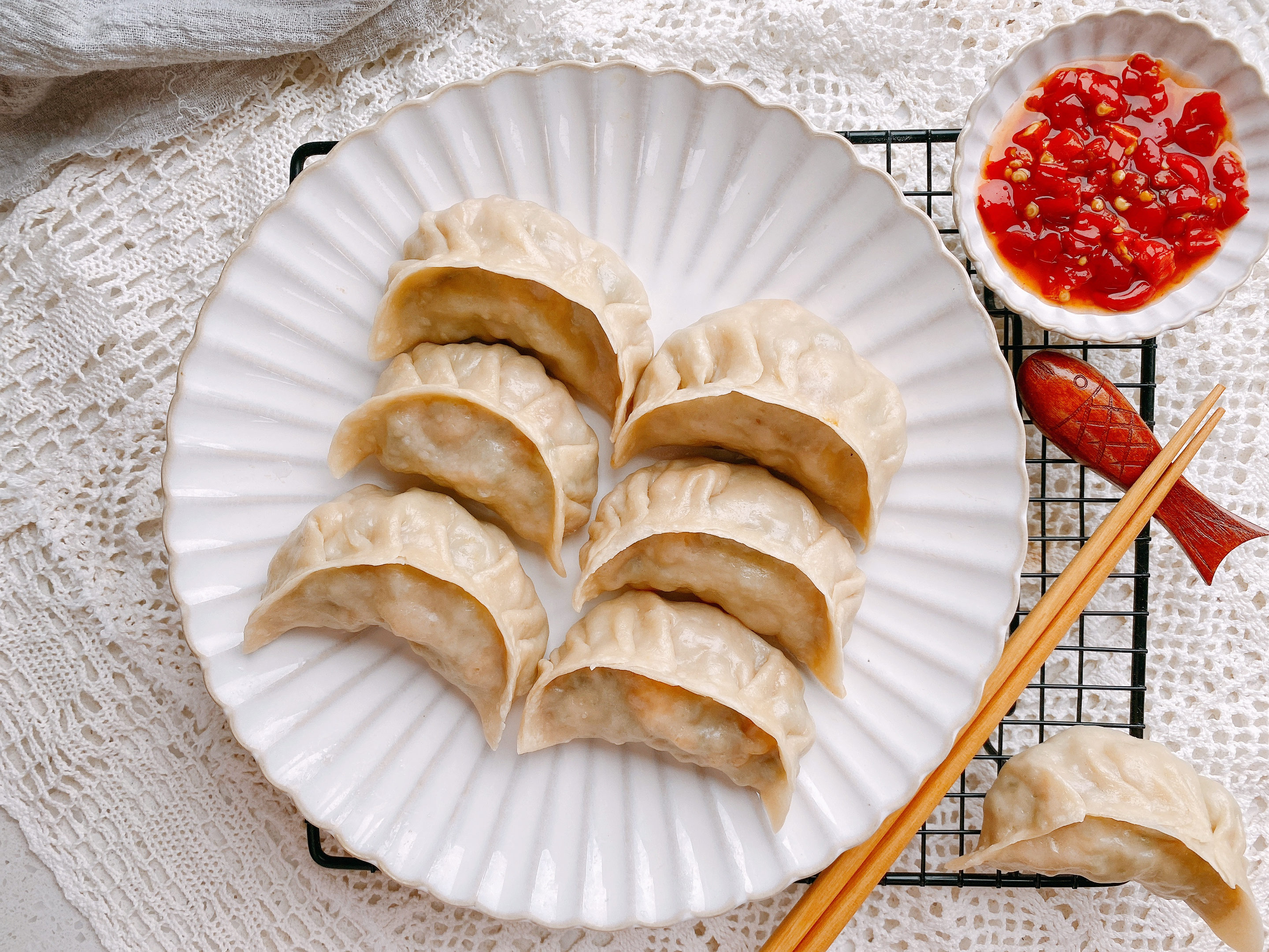豆角做成饺子原来这么好吃，颜色翠绿不发黄，皮薄馅多，鲜嫩多汁