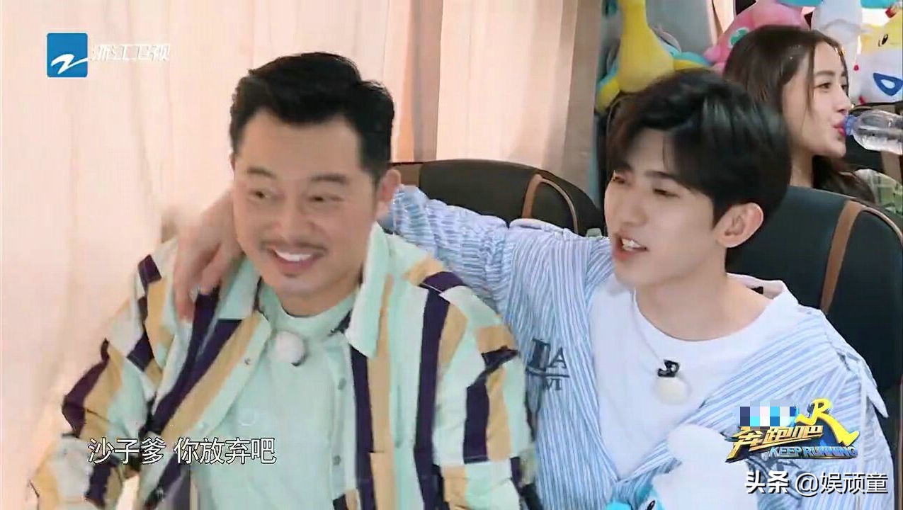 别人都叫“沙溢哥”，只有蔡徐坤例外，听到他