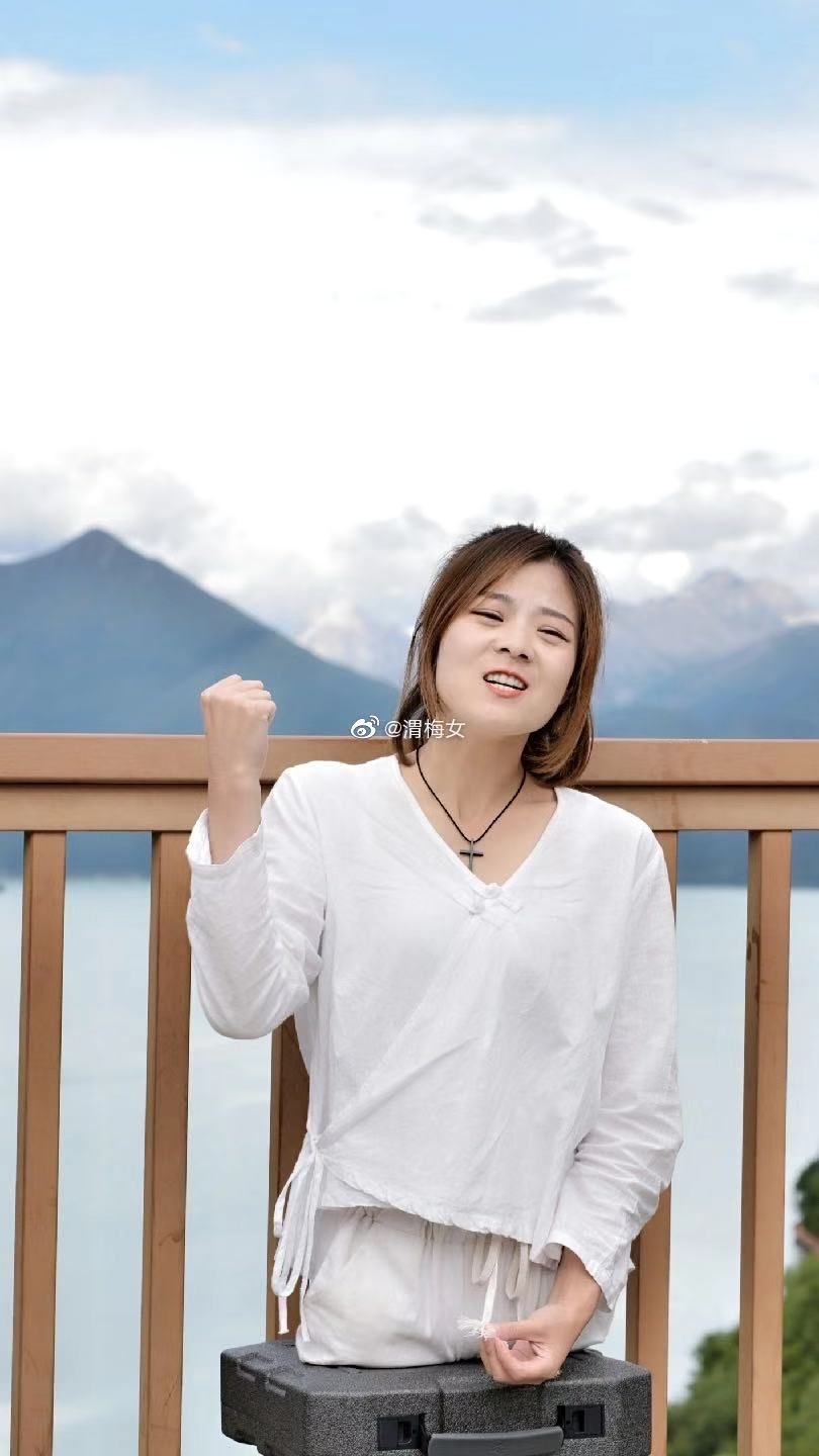 3岁车祸截肢，又遭父母遗弃，31岁的她靠直播逆