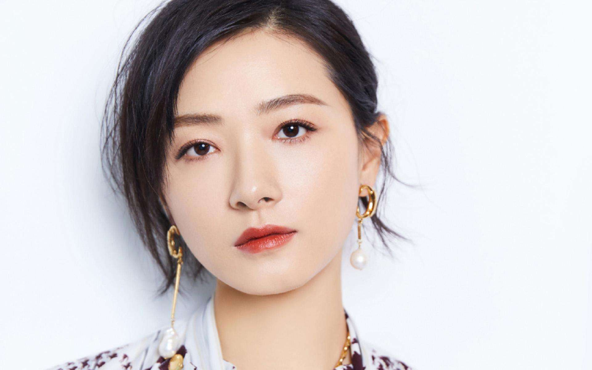 万茜放飞自我，切换8个场合展现魔性舞姿，网友