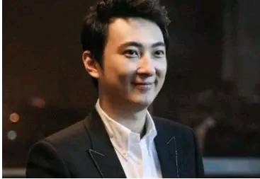 王思聪第一次见戚薇向其告白，被戚薇调侃：你