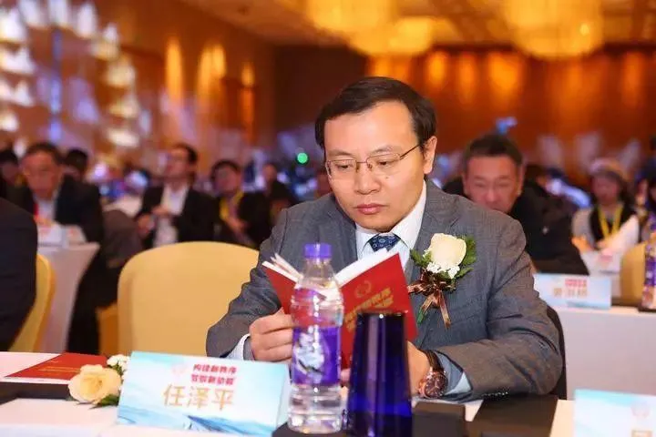 美国离彻底跌落神坛,也许只差一场大通胀