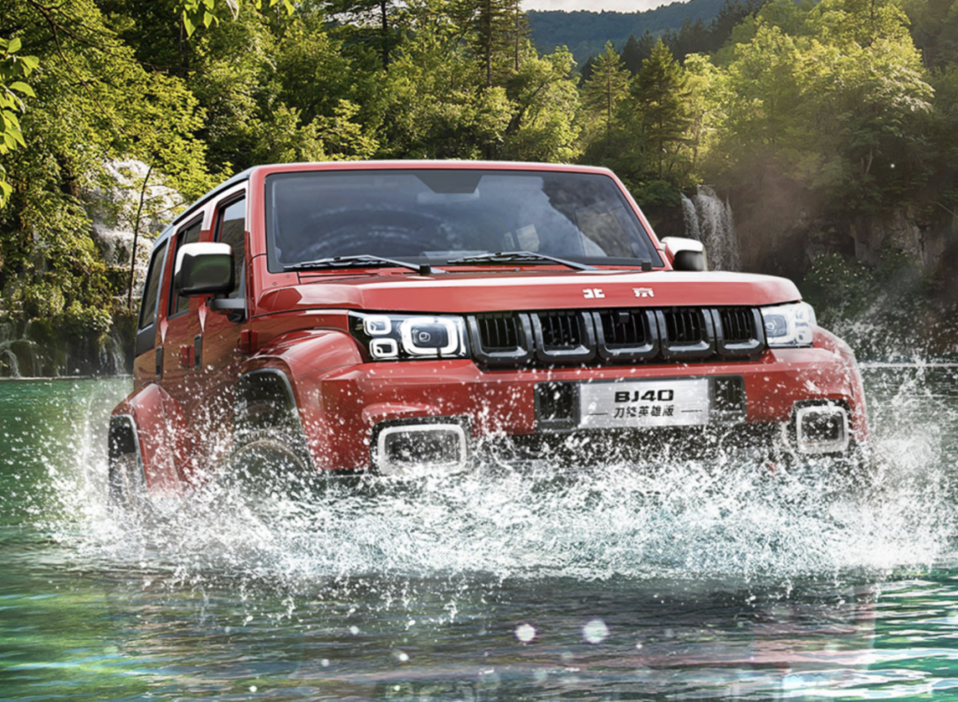 战狼2中的硬汉座驾，10多万的北京BJ40是坦克300强敌