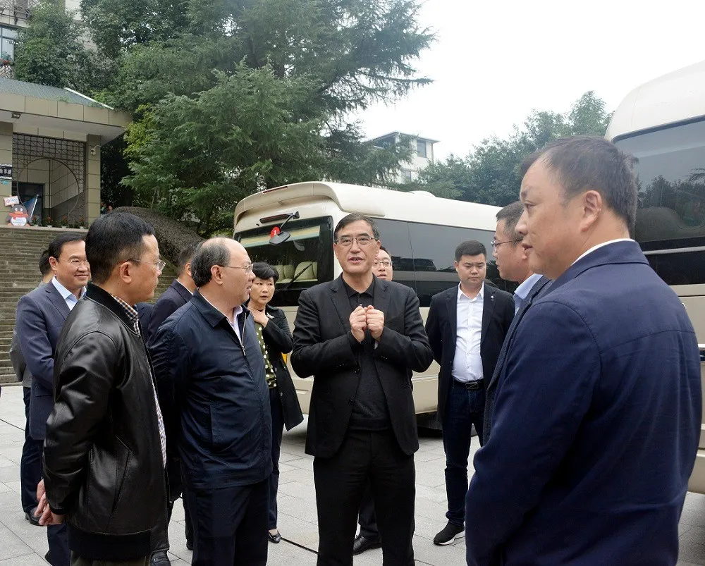 郭亨孝一行莅临达州中学调研指导工作