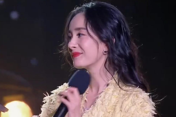 The 4th times big couplet discharges CCTV spring evening, yang Mi is low-key attend personally now, go out 30 years to be ascended first spring late