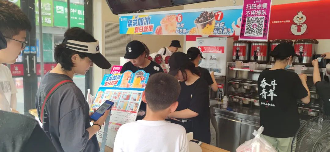 魔幻的蜜雪冰城和它背后的营销大佬