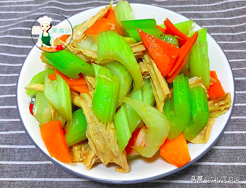 这三样素菜是绝配，一香一鲜一脆，简单一炒特美味，不放肉也很香