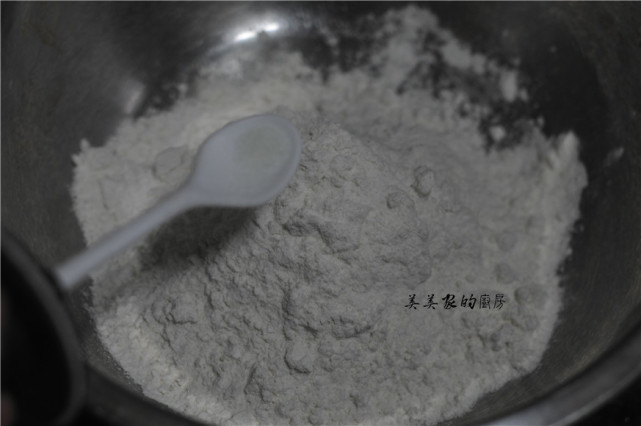 自製墨西哥雞肉捲，5分鐘就上桌，不用揉麵真省事，孩子的最愛