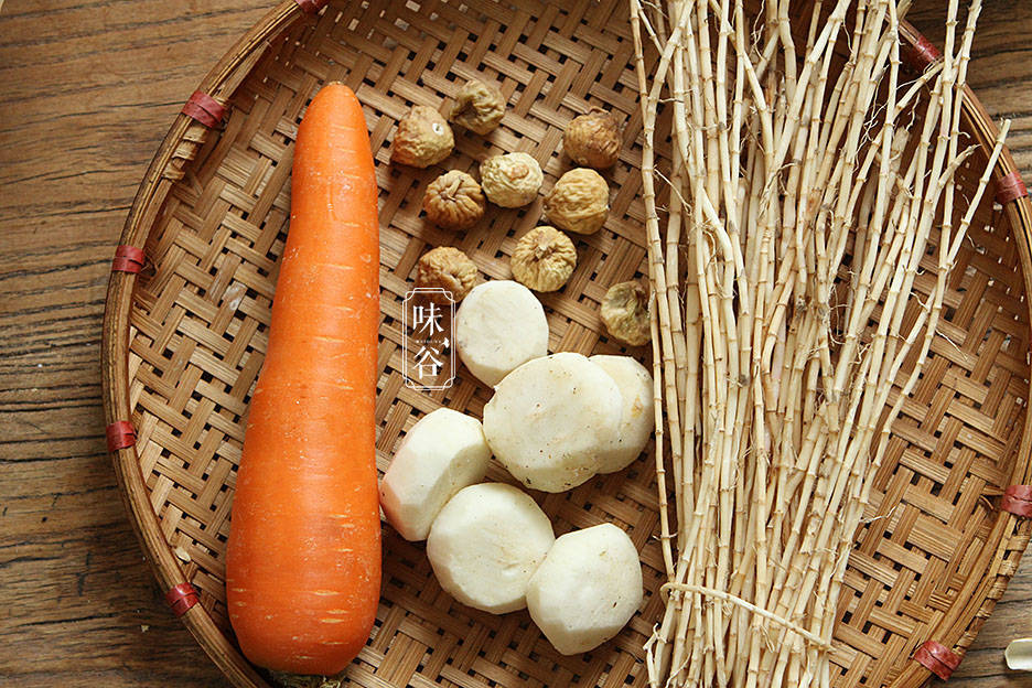 这四种食材一起煮，是糖水也是药，清热去暑气，三伏天上火要多喝