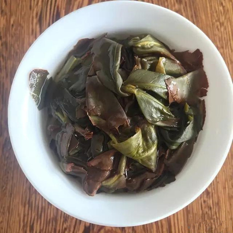 一枝独秀的“漳平水仙”，又称“纸包茶”，造型独特、滋味醇爽
