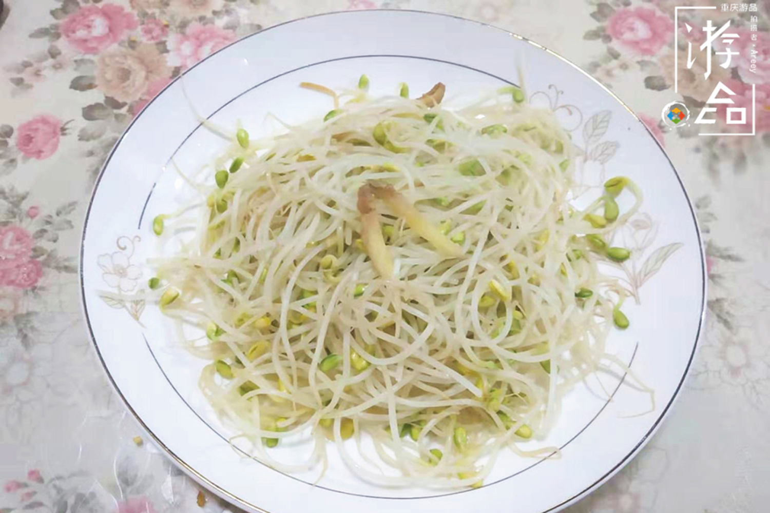 水煮肉片麻辣鲜香，以肉为主蔬菜为辅，用什么菜打底才是正确的？