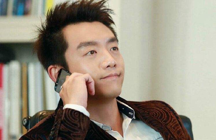 年轻人不要只想当明星，王健林坦言：女明星只是比较有钱的普通人