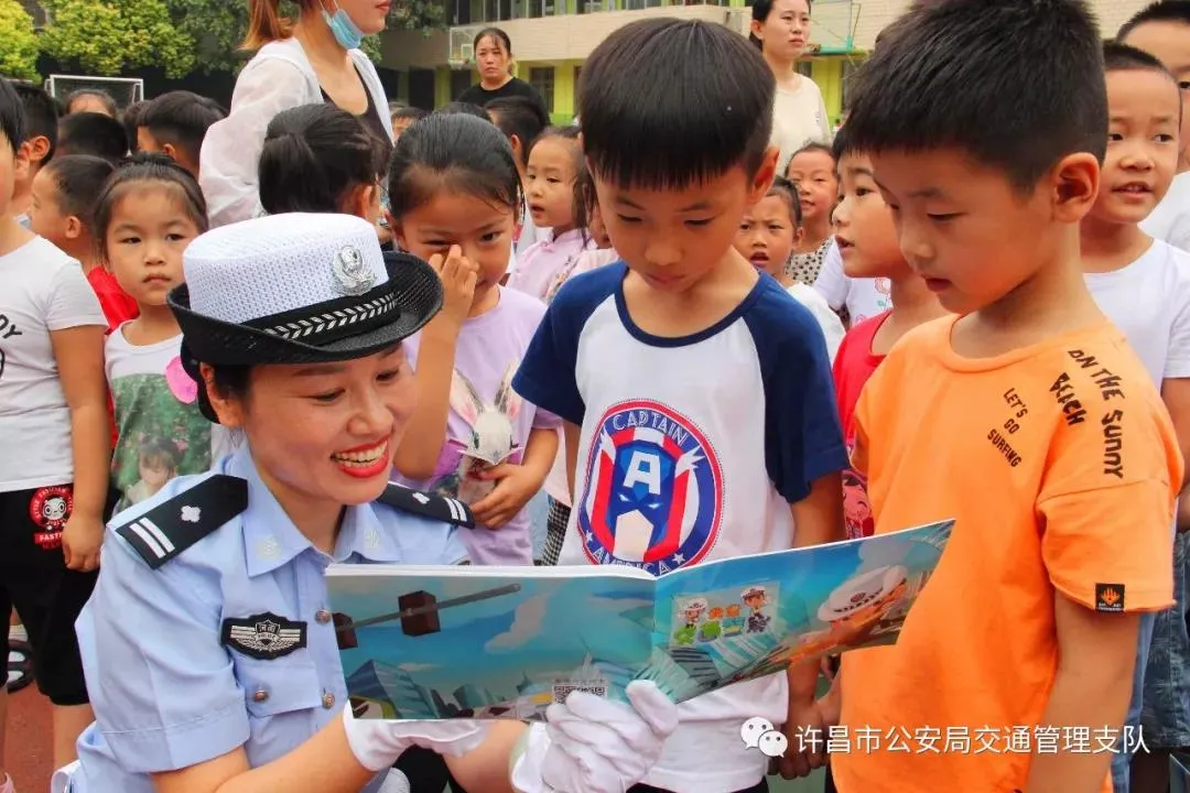 重庆|开学第一课 | 重启“护学岗”，我们同步“开学”啦！