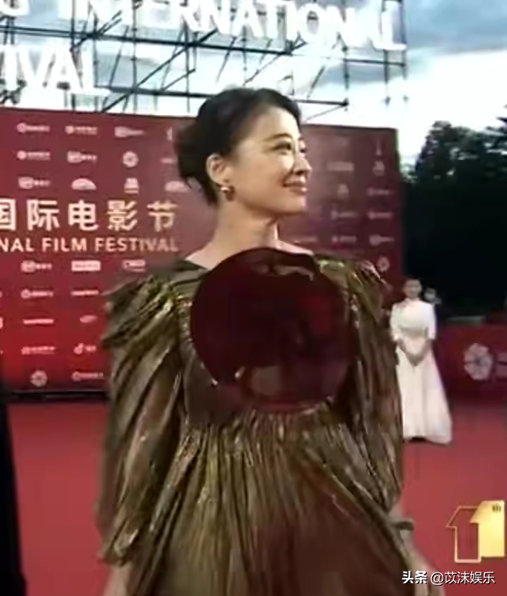 女明星红毯造型千奇百怪，杨颖太俗，梅婷让人