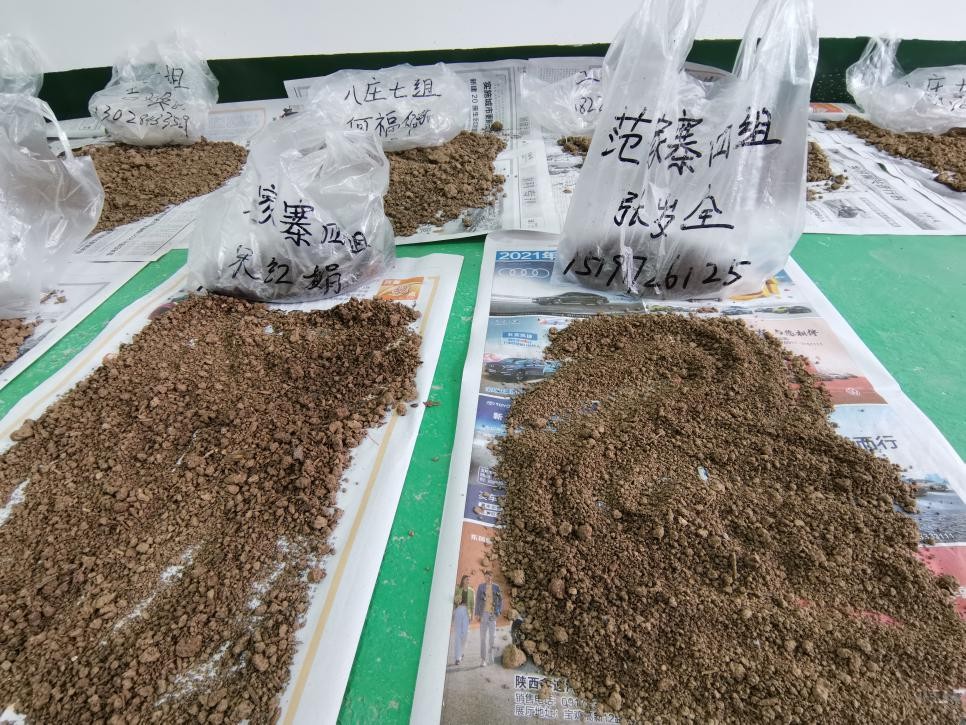 摸清土質改良土壤︱陜西眉縣果農(nóng)時興給土壤“體檢”