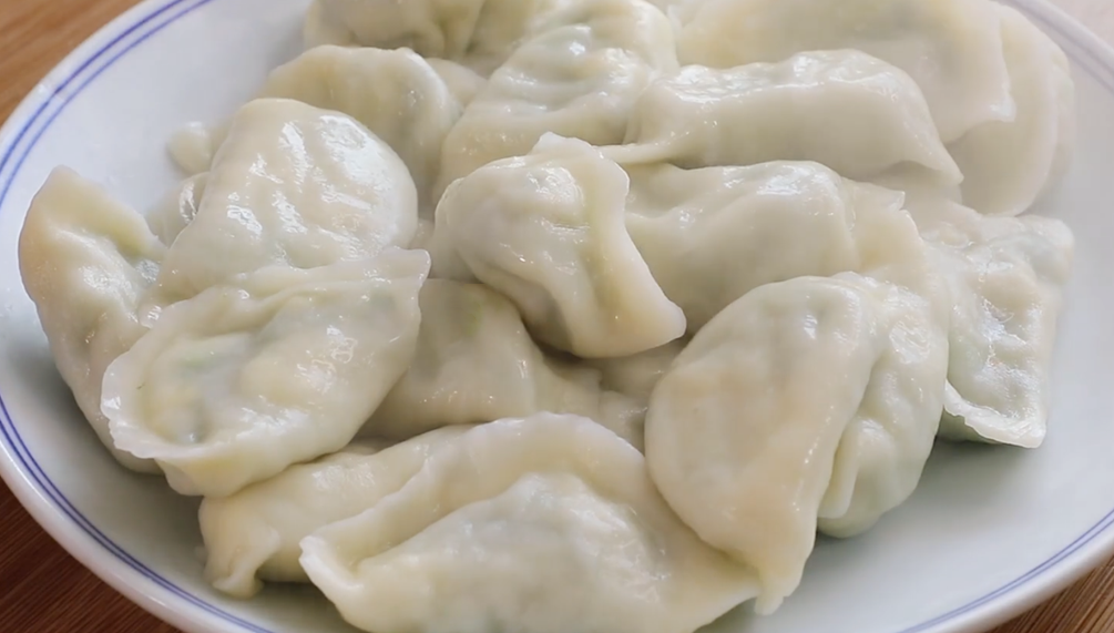 冬瓜包饺子，皮薄馅大不出水，比纯肉馅吃着还香，老公隔天就想吃