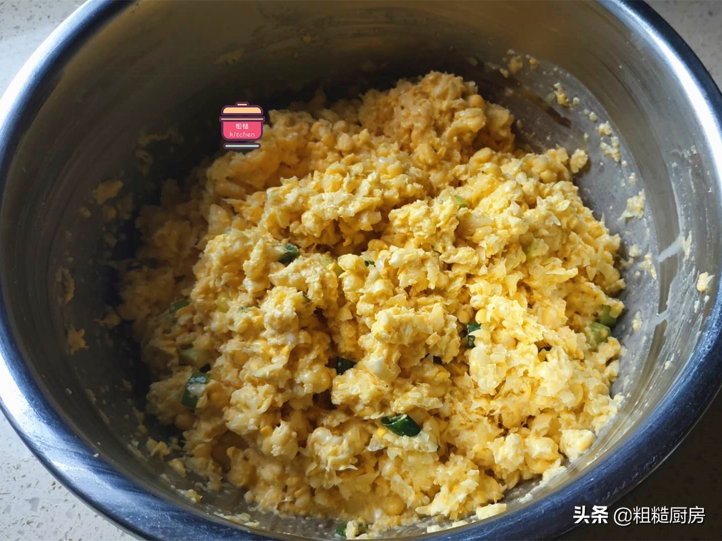 新鲜玉米别只会煮着吃，一搅一蒸，做成特色点心，清香美味又营养