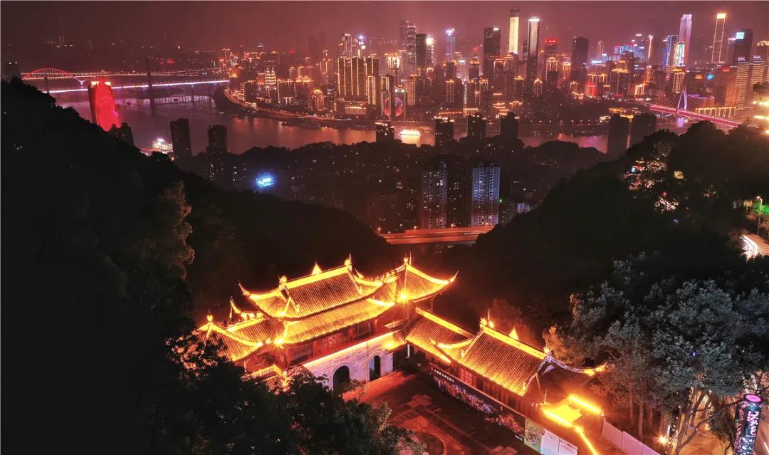 重庆南岸区终于觉醒了！在南山打造出天玑台，一眼可看到7座大桥