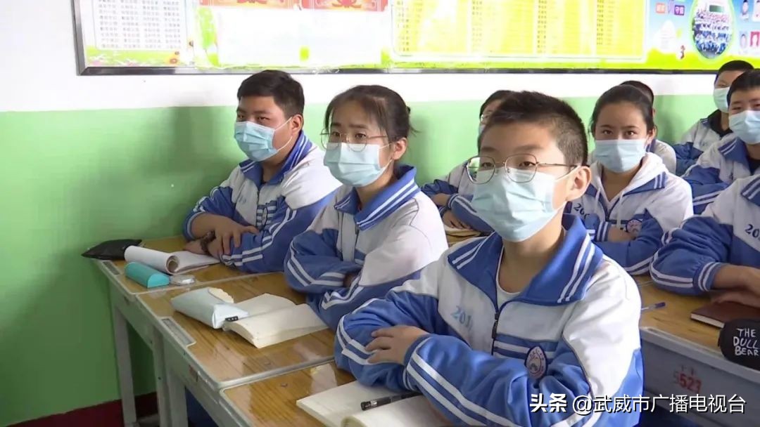 武威第十中學(xué)讓黨史學(xué)習(xí)教育在校園“熱”(圖4) 武威第十中學(xué)讓黨史學(xué)習(xí)教育在校園“熱”(圖4)