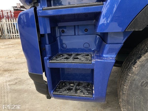 比8X4车型多拉1.2吨货，江淮格尔发K5W 8X2载货车拉