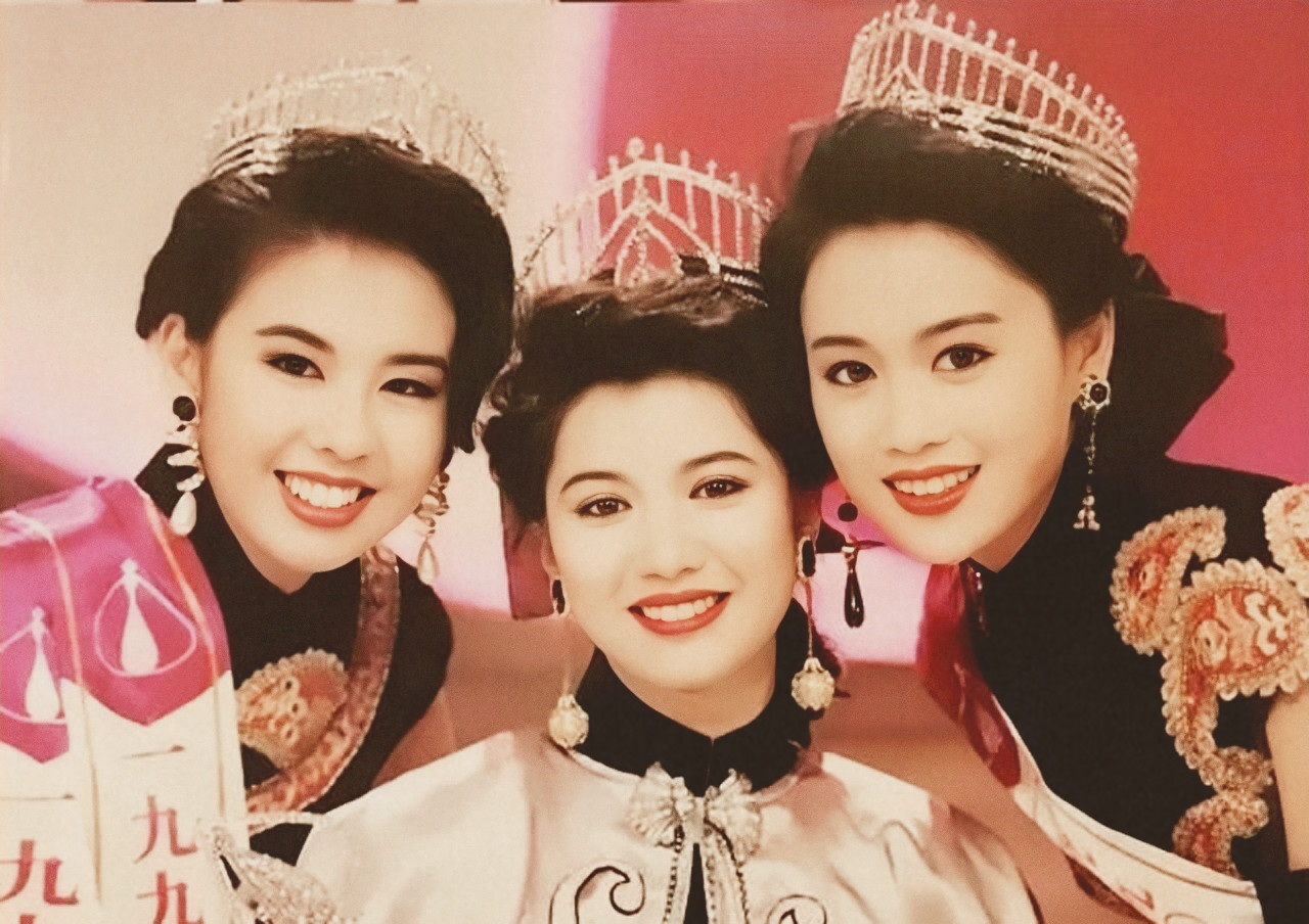 顶撞向华胜，曾被成龙封杀，张智霖却爱了她2