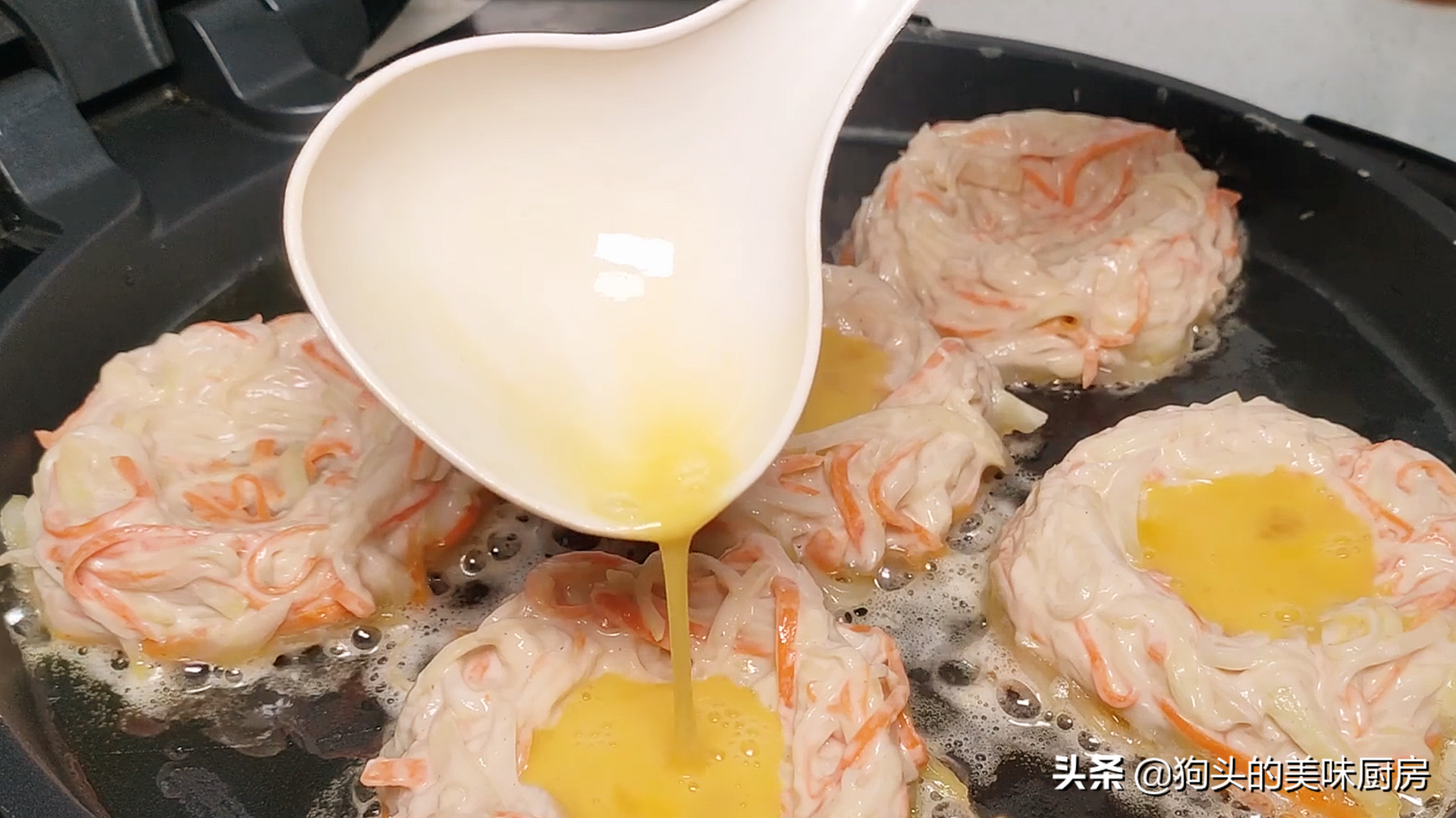 5個土豆，2個雞蛋，教你沒有吃過的做法，比肉還香，上桌就被掃光