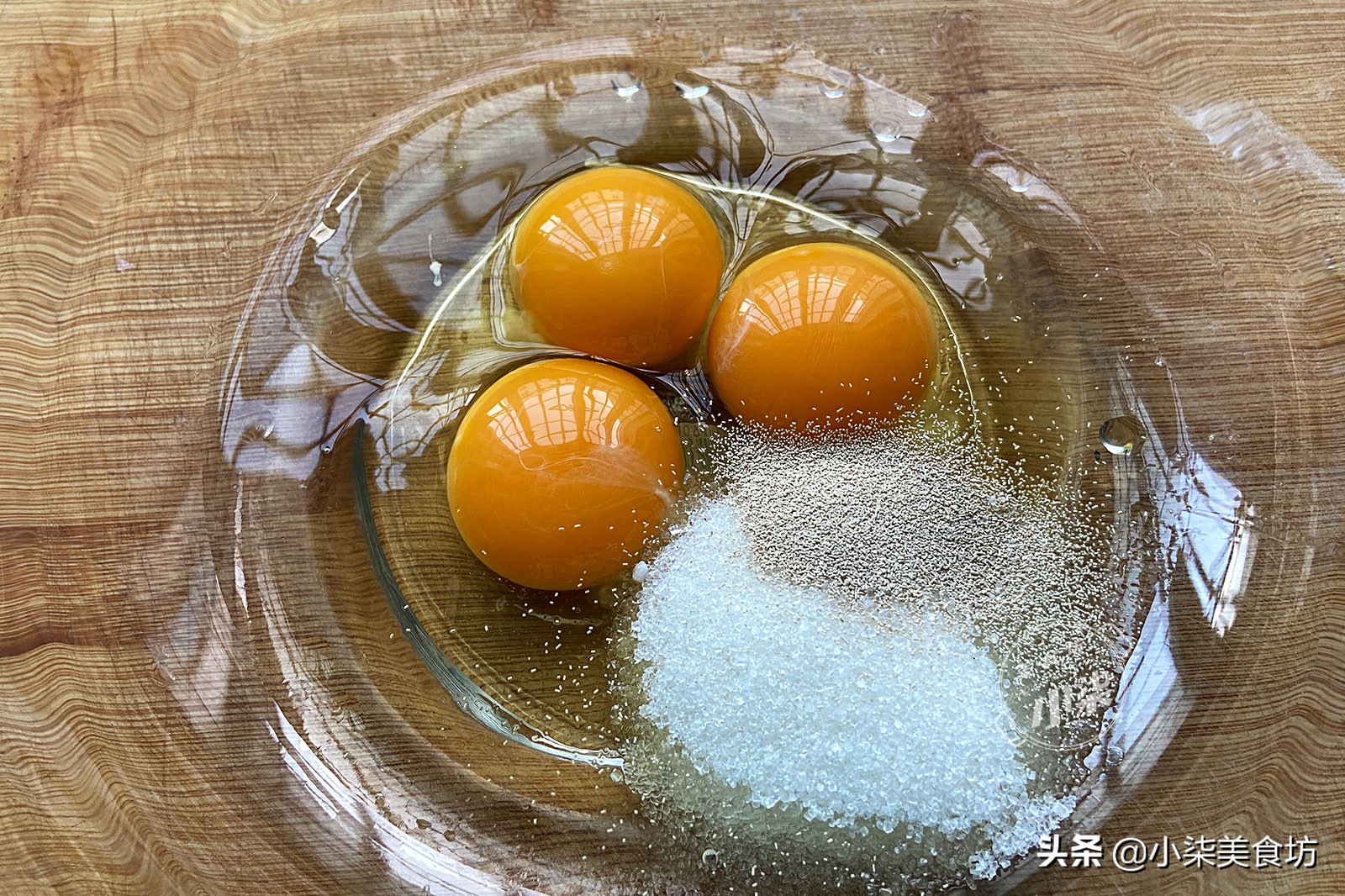 Fat cake lazy recipe, a bowl of flour 3 eggs, chopsticks a stir, soft and not collapse, super delicious
