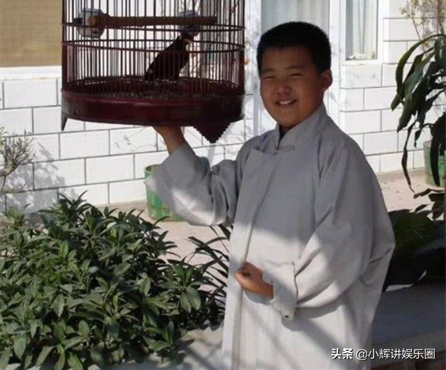 90后的郭麒麟，在郭德纲的教育下，他成为多少富二代的“耻辱”