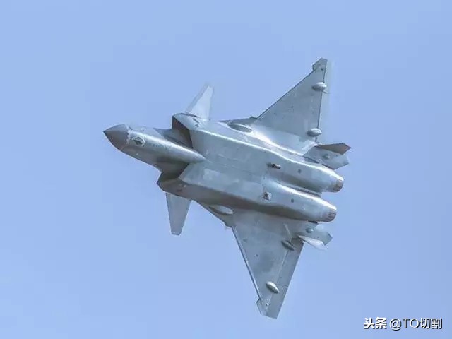 零距離觀看殲-20，高清到一顆鉚釘，顏值性能爆表