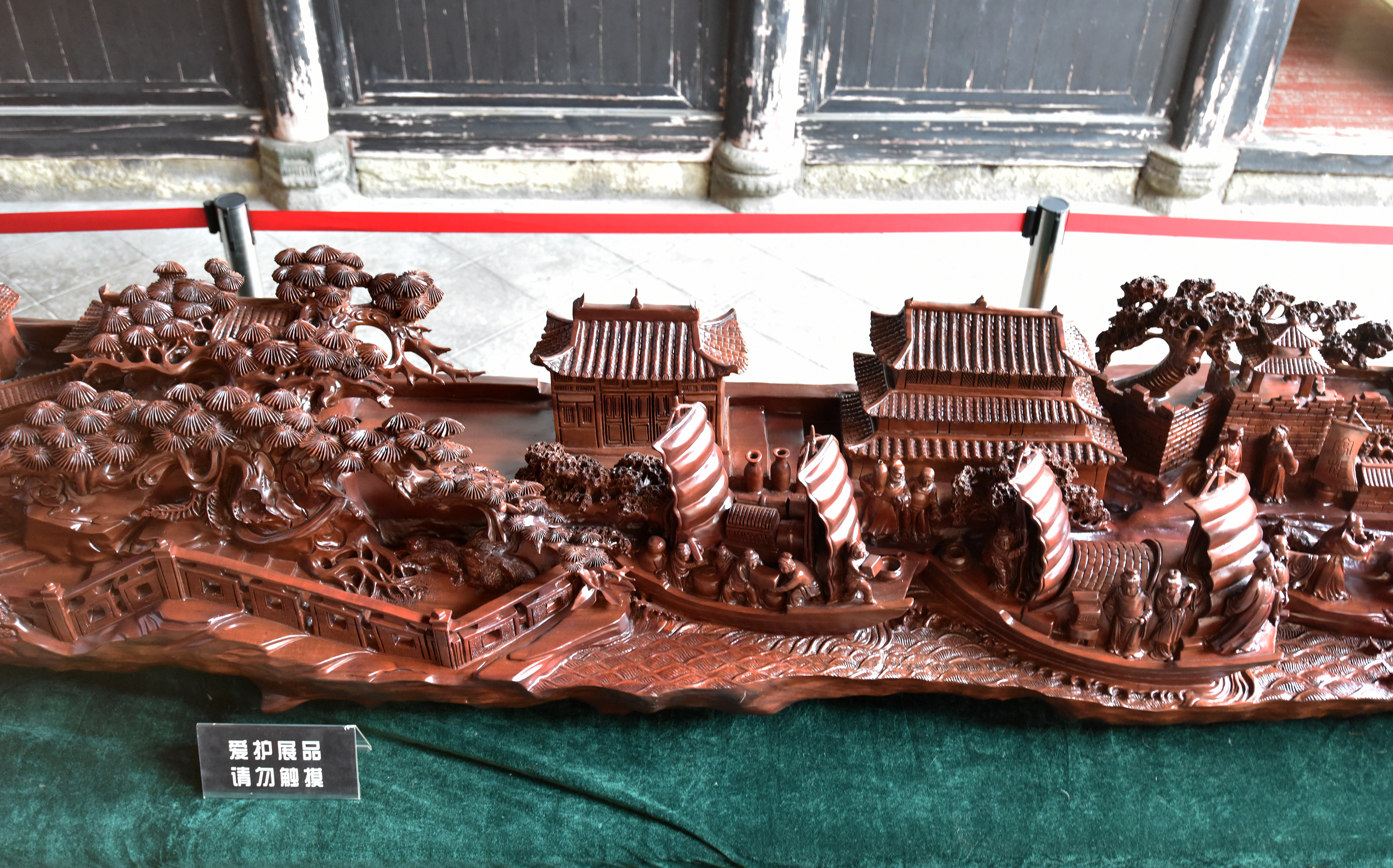 大型古沉木雕《丝路通天》在江西上饶问世