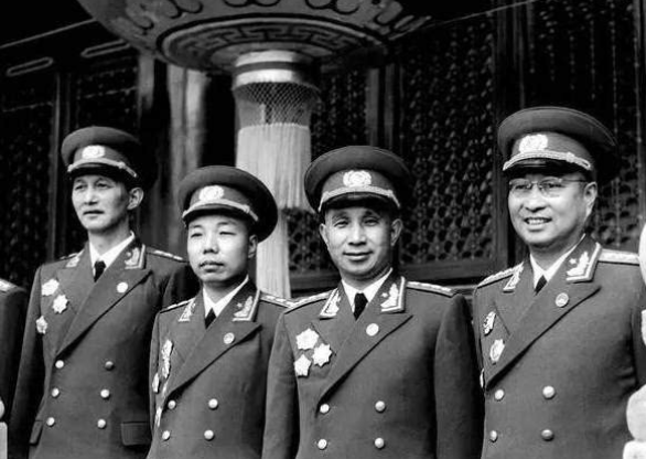 四大野战军主帅，为何二野的刘伯承，没在志愿军选帅之列？