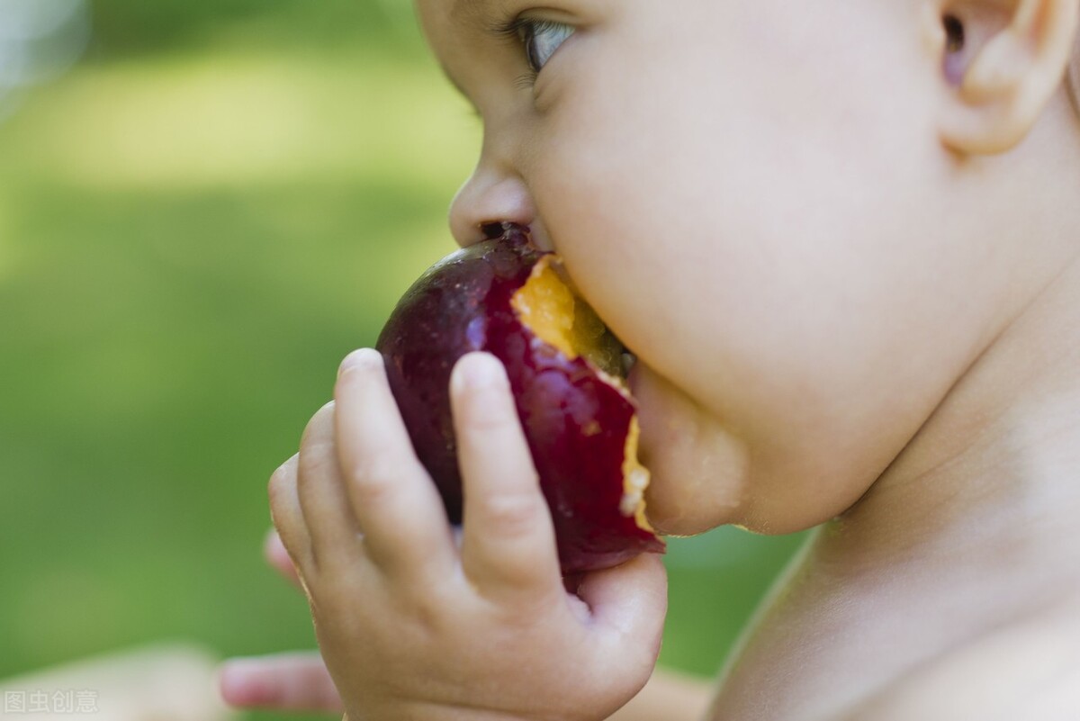 夏天来了，“潜伏”在孩子身边的危险食物，看看你家孩子中招没？
