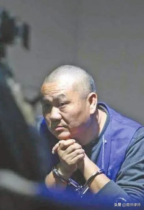 最嚣张的逃犯：潜逃16年，娶4个妻子生12个孩子，