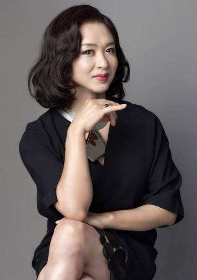 金星传奇的一生：年少成名大陆首位变性人，转