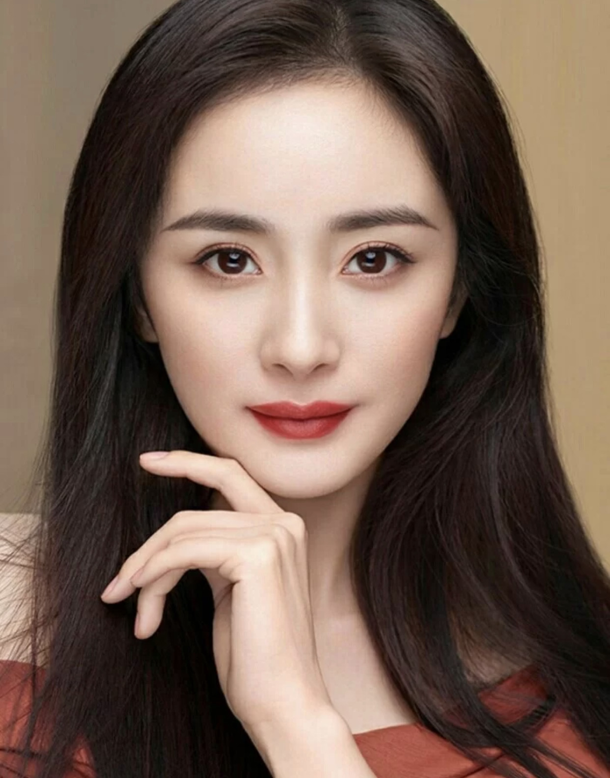 With age female star is in transition, yang Mi still is in " sunken girl " ! What feature does girl face have? 