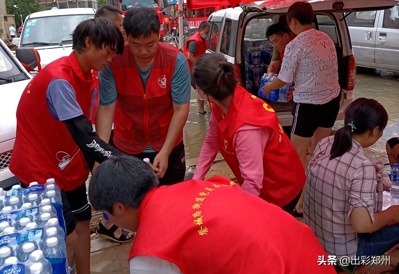 郑东新区祭城路街道“两新”党组织到白沙镇捐赠爱心物资