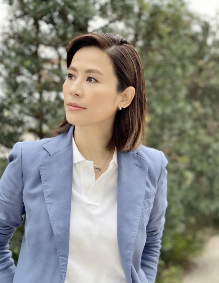 欧阳震华连续5年为宣萱庆生，两人贴脸合影似闺蜜，被喊话再合作