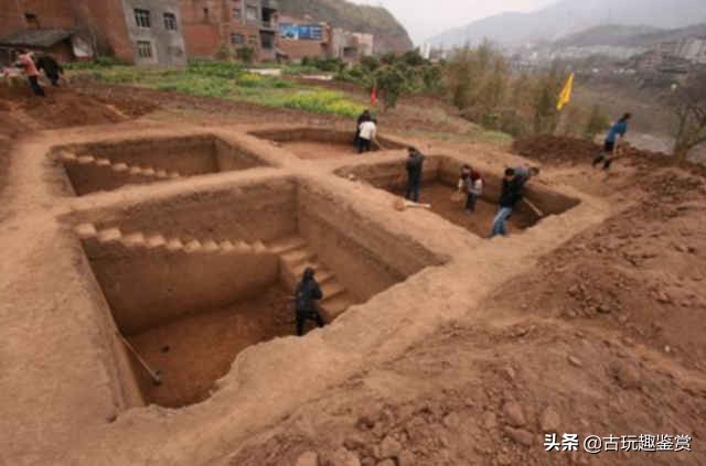 考古专家：发掘古墓时，墓中如果发现鸡蛋，一定不能碰？