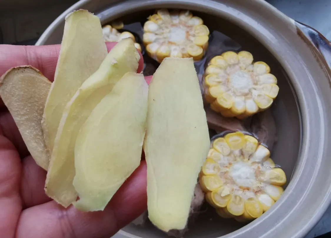 玉米蘑菇骨头汤,超鲜美 美食做法 第4张 玉米蘑菇骨头汤,超鲜美 美食做法 第4张