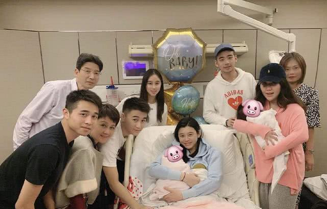 赌王幼女何超欣麻省理工毕业后将去清华深造，