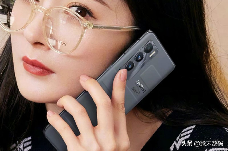 杨幂率先秀出Realme GT大师版外观，这个设计算巅峰吗？