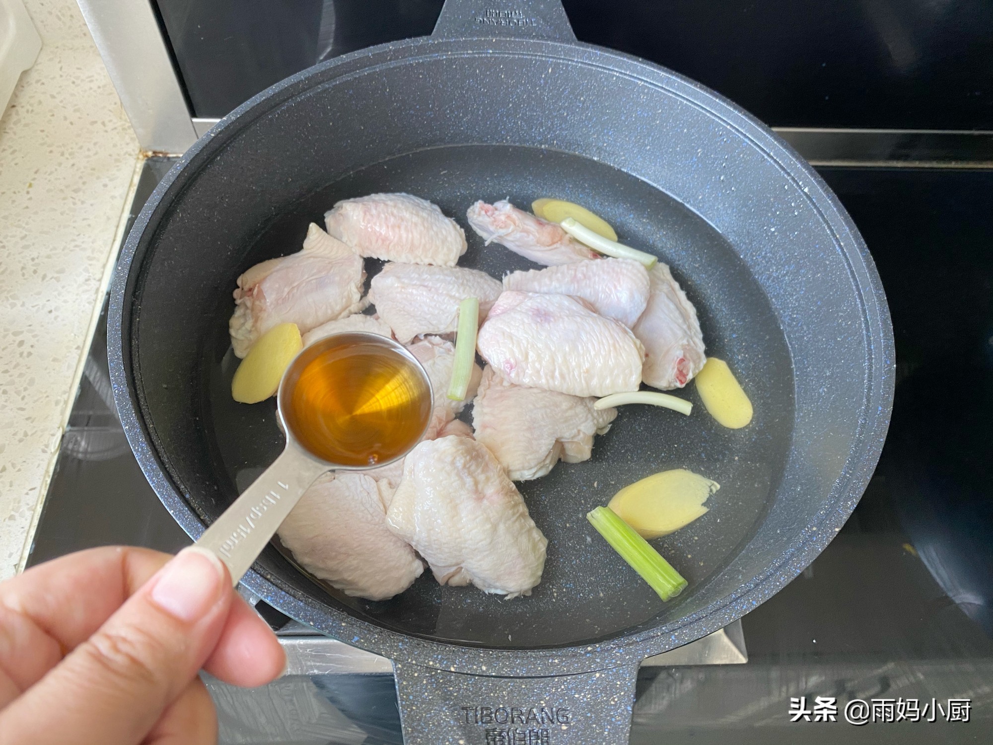 雞翅和土豆一起煲，越吃越香，富含滿滿膠原蛋白，好吃不會胖