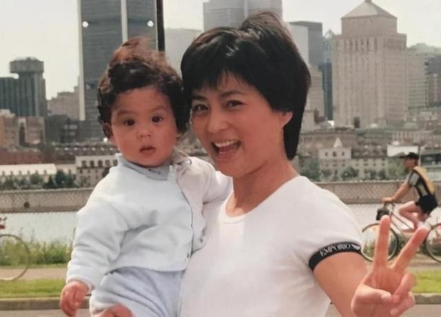 李玲玉的2段婚姻皆“被離婚”，34歲征服猶太富商，力破不合謠言