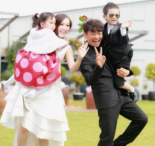 王宝强“痴心不改”爱美人，与新女友冯清传来