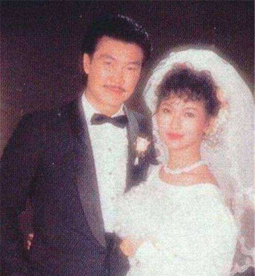 1985年，赵雅芝嫁“龙套男”黄锦燊，痴心10年的黄元申，选择出家