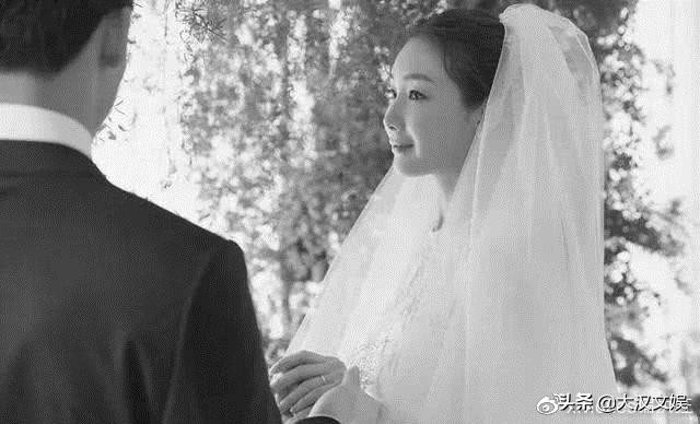 44岁韩流女神崔智友晒孕照，老公身份让人咋舌，网友：咋想的？