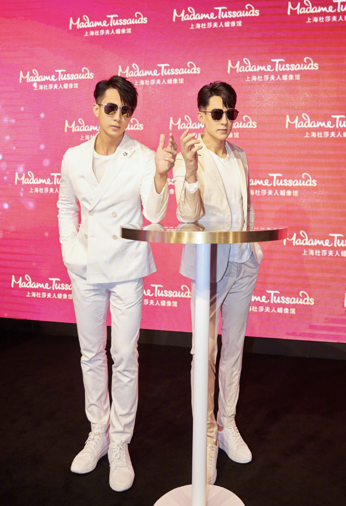 吳尊入駐蠟像館，成館內首尊仿生臂肌蠟像，和自己掰手腕一較高下