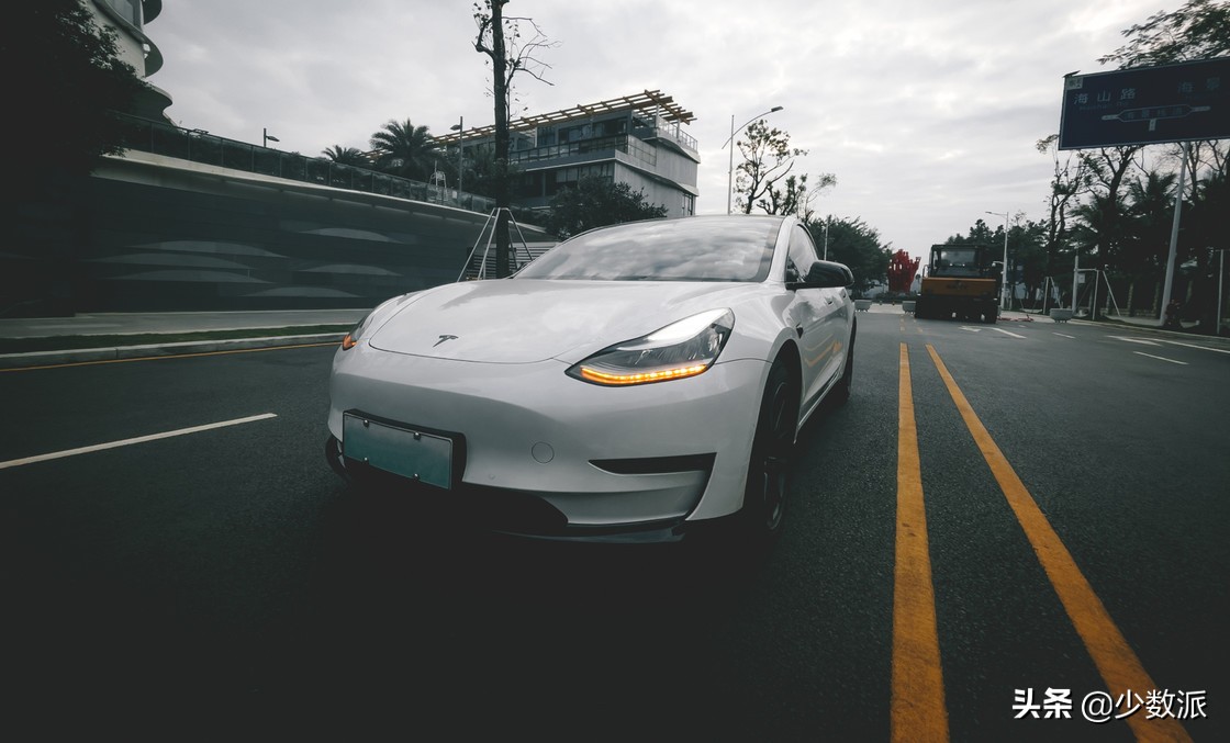 国产版低价入市心动了？先看 Model 3 半年用车体验