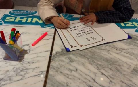 SHINee出道12周年泰民代签所有成员姓名，钟铉也没